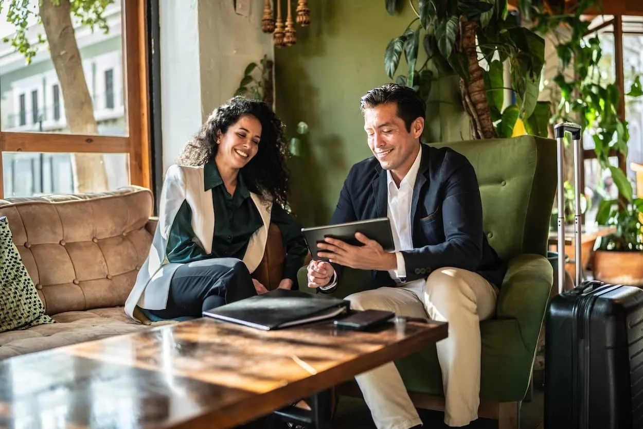  Colleagues having a meeting at a coffee shop