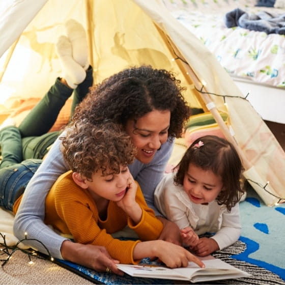 women reading to kids